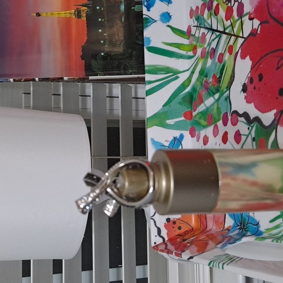 Unique and elegant ring - Picture 3 of 4